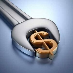 Alt: Llave inglesa sujetando una moneda con símbolo de dólar, en representación de las herramientas financieras, el financiamiento y la gestión de recursos.